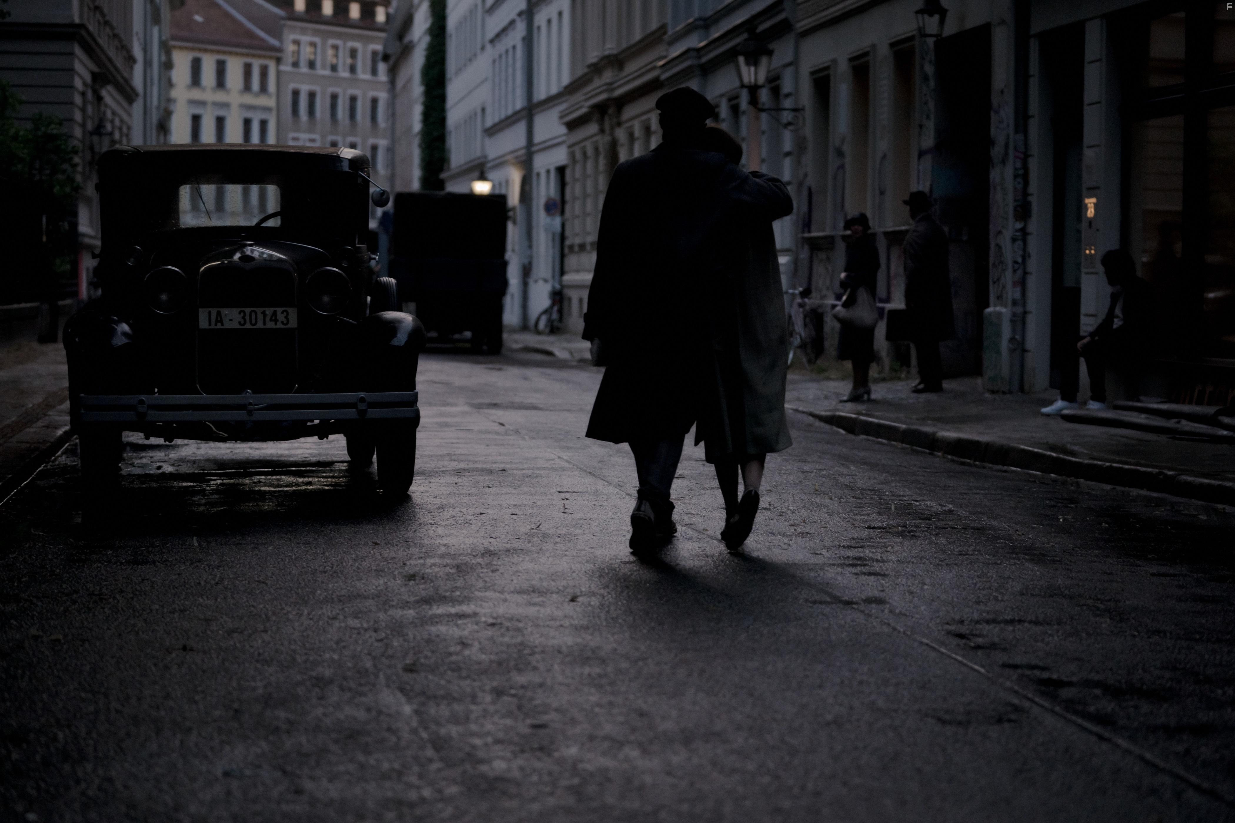 Naemi Florez and Ludwig Simon in Das Haus der Trume (2022)