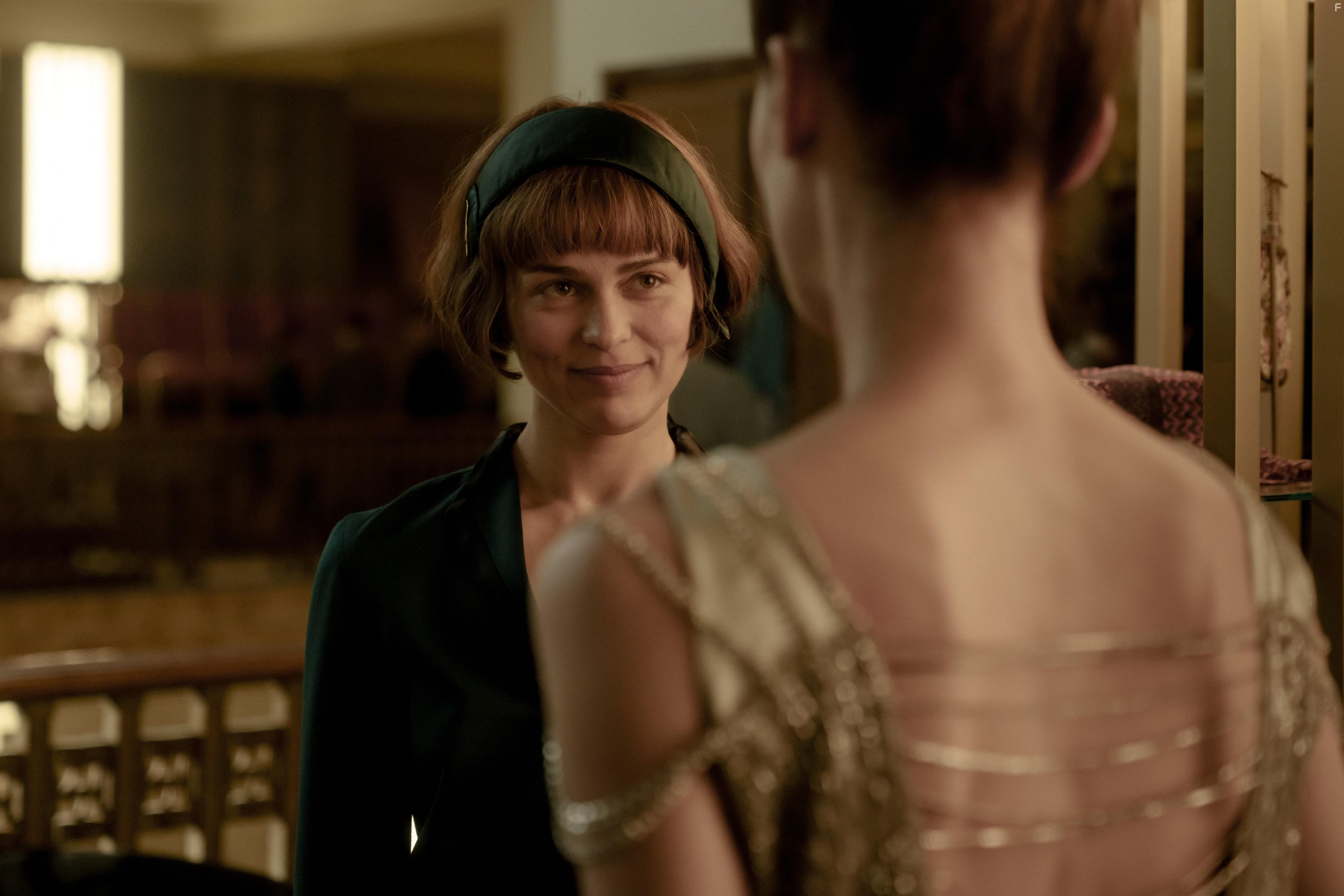 Naemi Florez and Olivia Lina Gasche in Das Haus der Trume (2022)