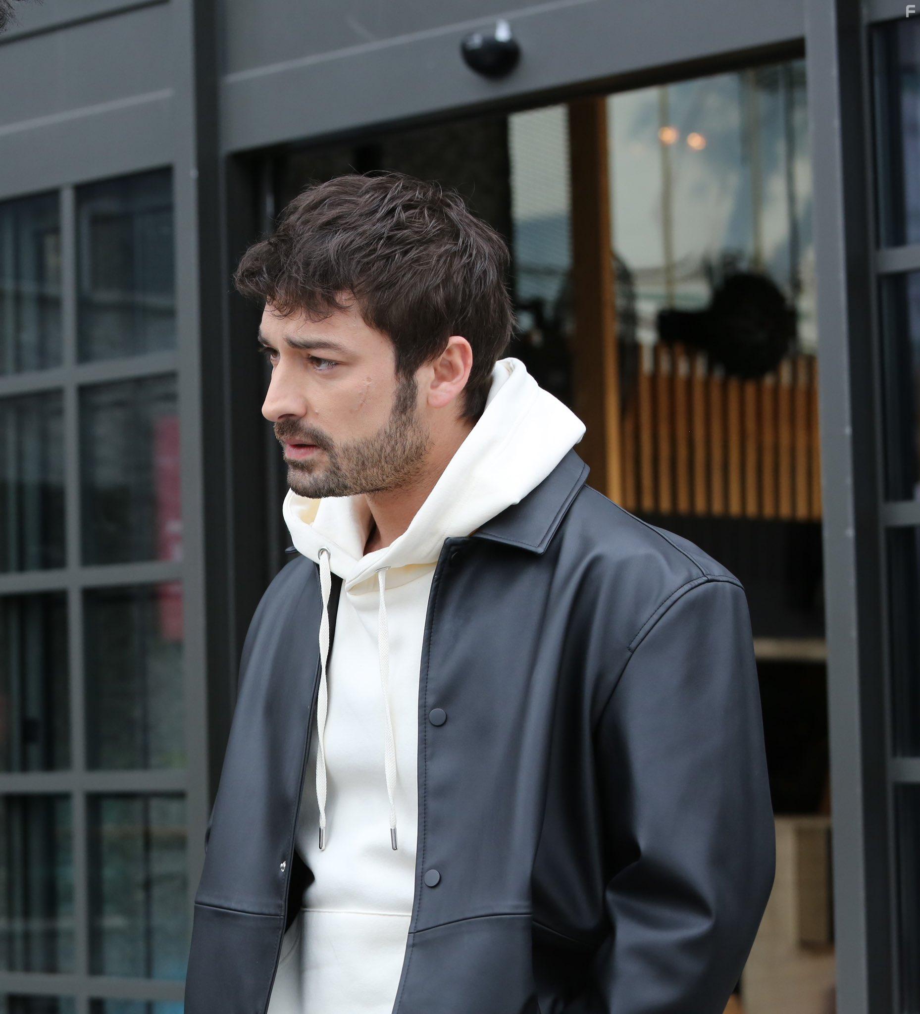 Alp Navruz in Yrek ikmazi (2022)