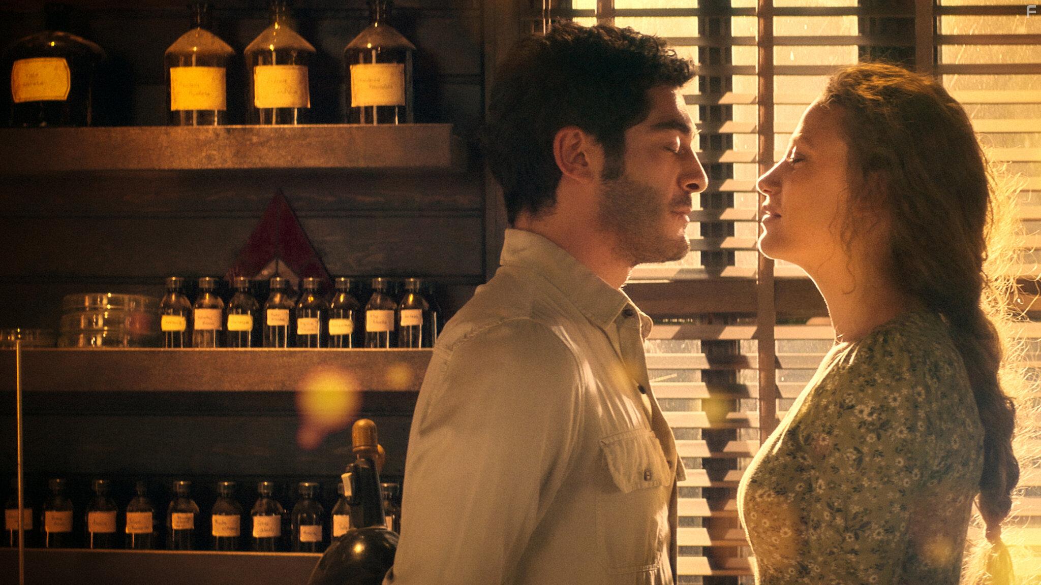Serenay Sarikaya and Burak Deniz in Sahmaran (2023)