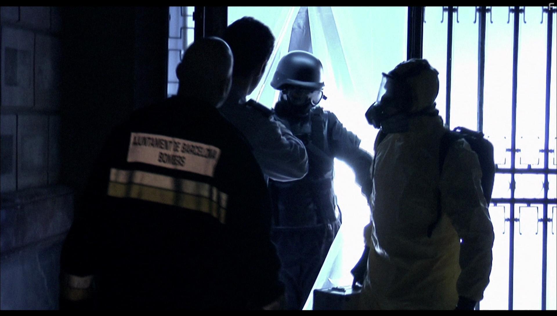 Ben Temple, Ferran Terraza, and Jorge-Yamam Serrano in [Rec] (2007)