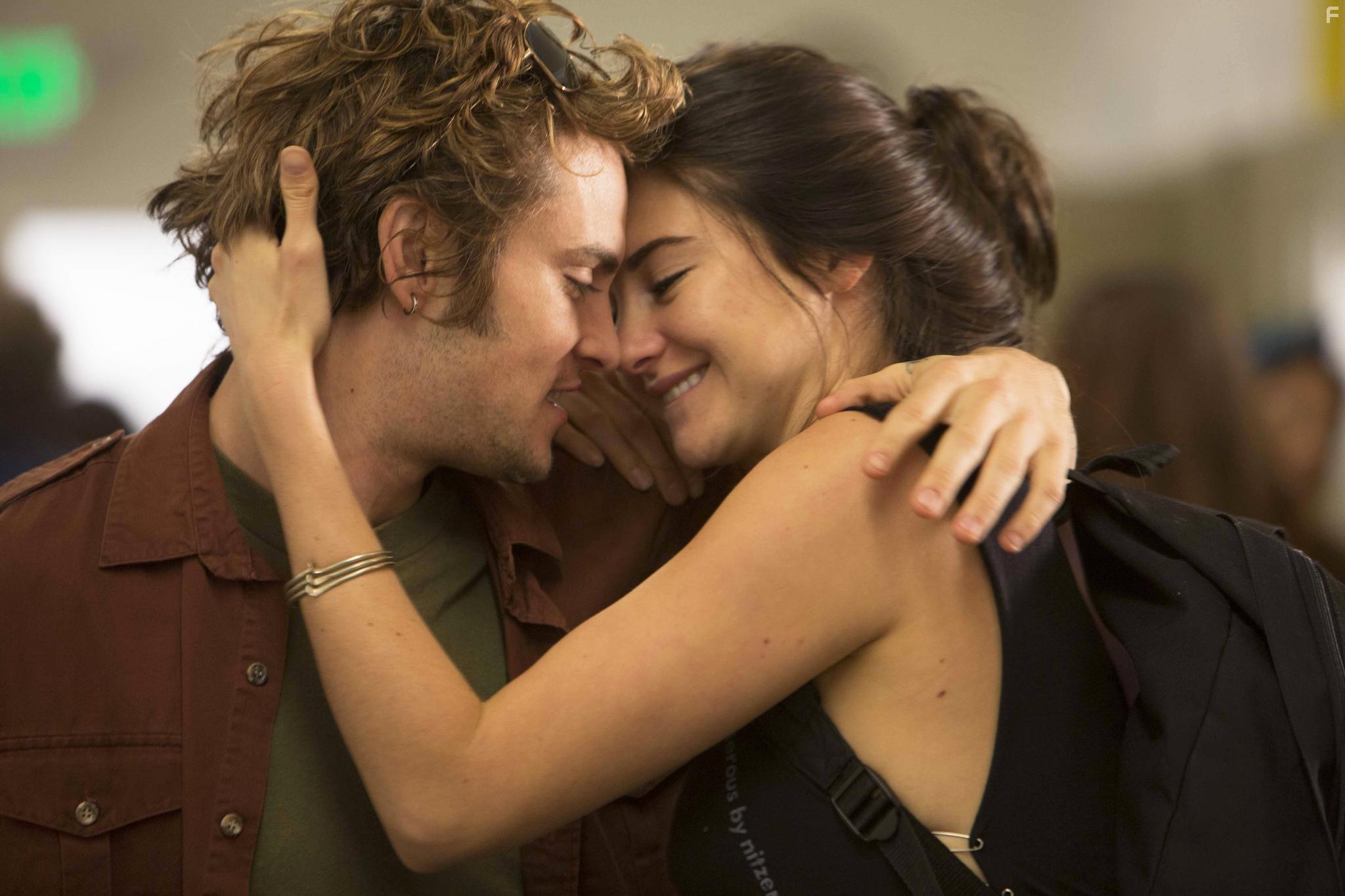 Shailene Woodley and Shiloh Fernandez in White Bird in a Blizzard (2014)