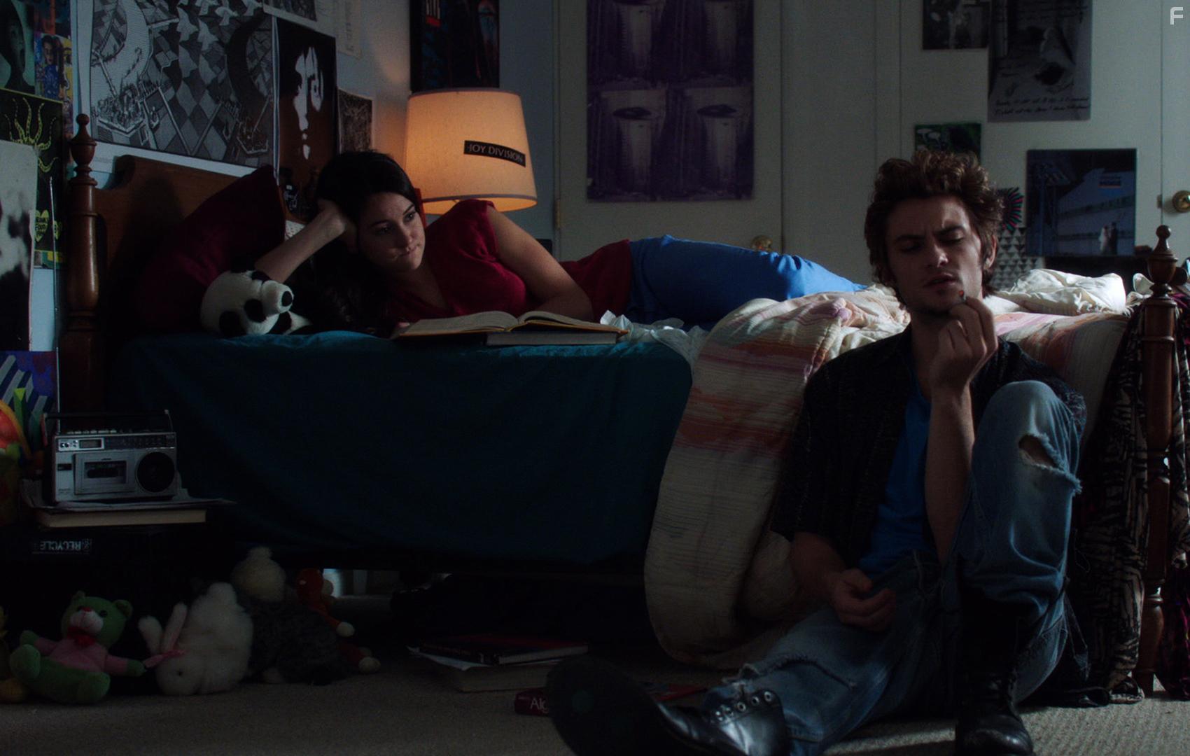 Shailene Woodley and Shiloh Fernandez in White Bird in a Blizzard (2014)