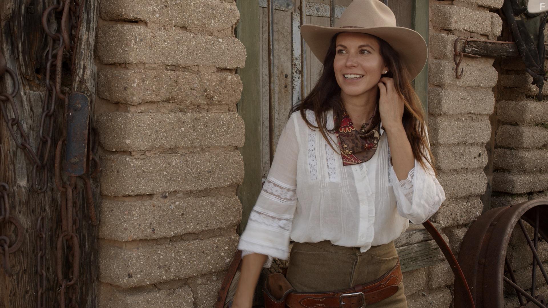 Lisa Barnes in For the Reward (2022)