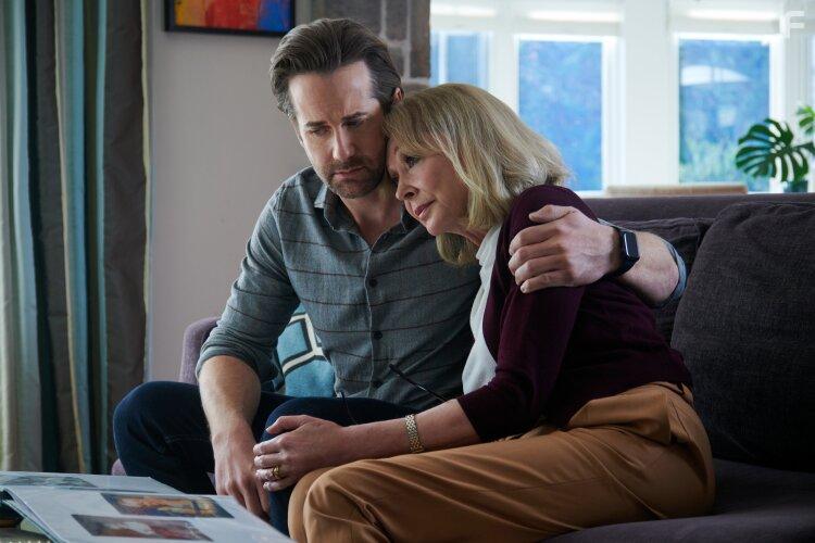 Sherry Miller and Niall Matter in Family History Mysteries: Buried Past (2023)