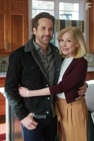 Sherry Miller and Niall Matter in Family History Mysteries: Buried Past (2023)