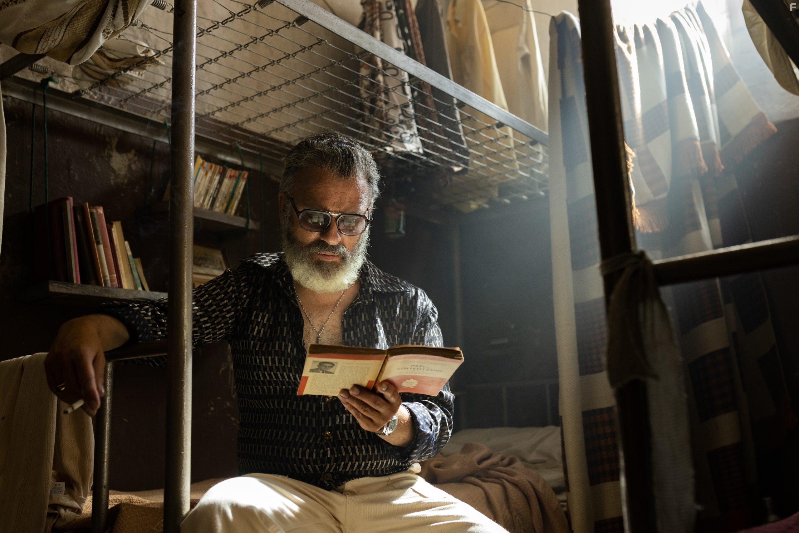 Javier Gutirrez in Modelo 77 (2022)