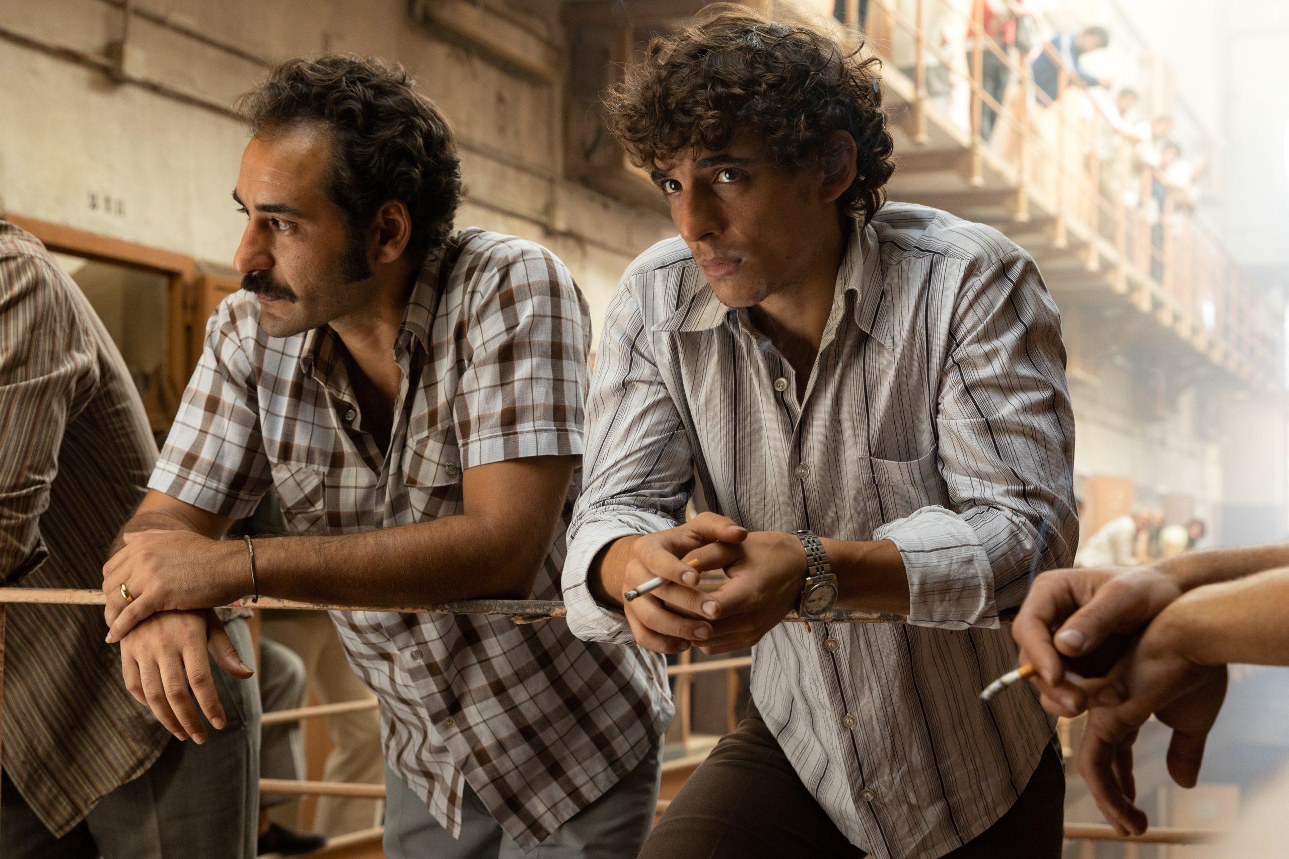 Jess Carroza and Miguel Herrn in Modelo 77 (2022)