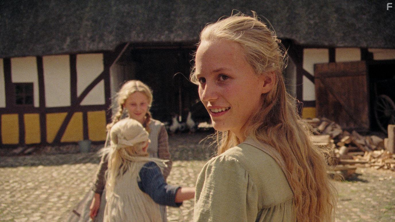 Flora Ofelia Hofmann Lindahl in Du som er i himlen (2021)