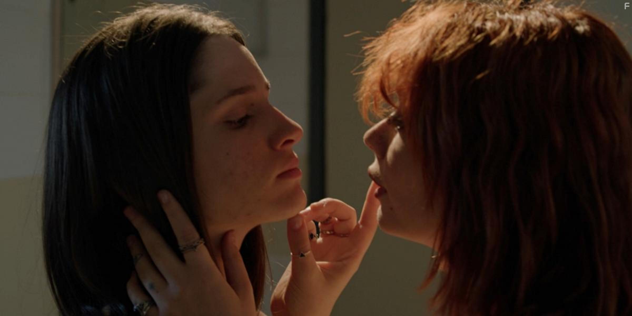 Serena de Ferrari in Mare fuori: Niente  mai come sembra (2021)