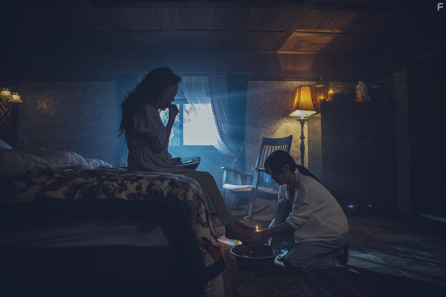 Jin Heo and Ha Na Park in Gwimot (2022)