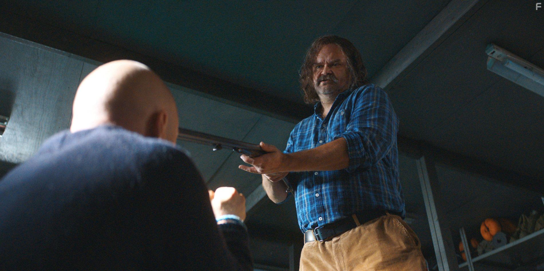 Atle Antonsen and Aksel Hennie in I onde dager (2021)