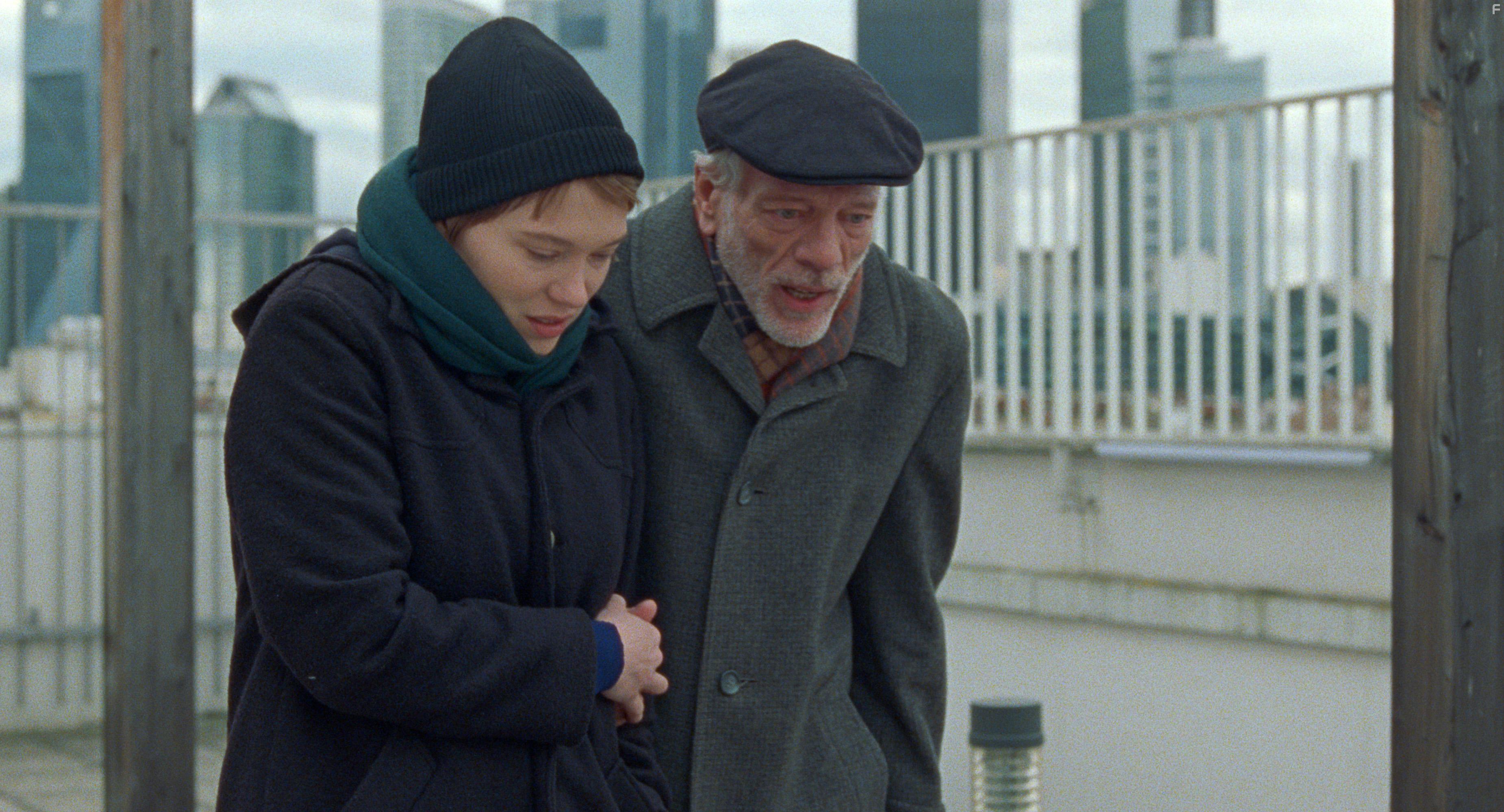 Pascal Greggory and La Seydoux in Un beau matin (2022)