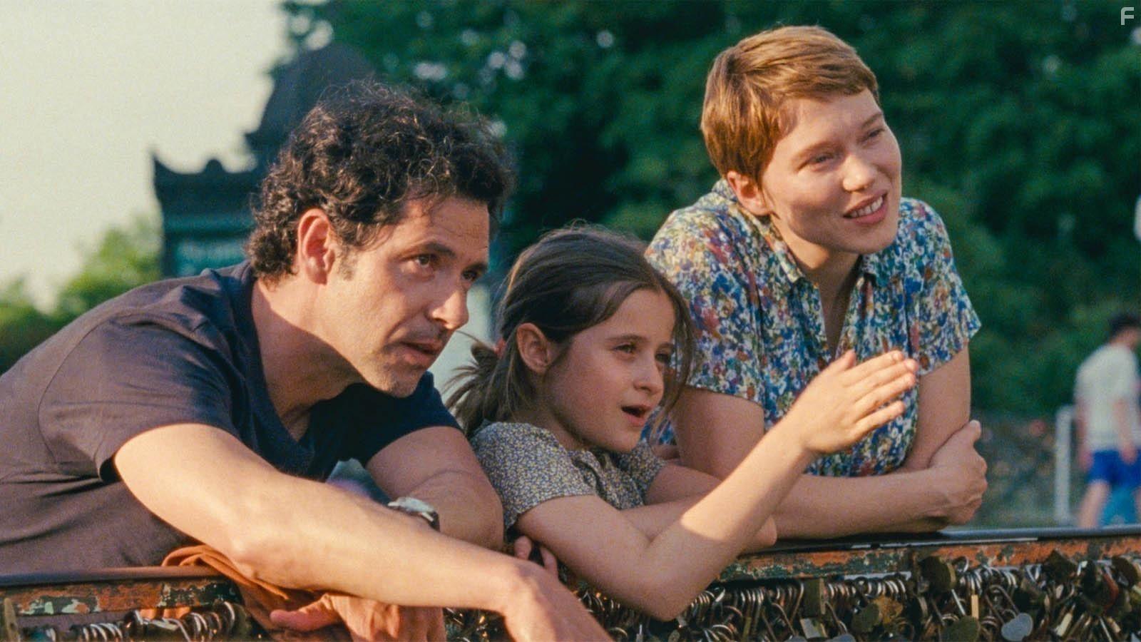 Melvil Poupaud, Camille Leban Martins, and La Seydoux in Un beau matin (2022)