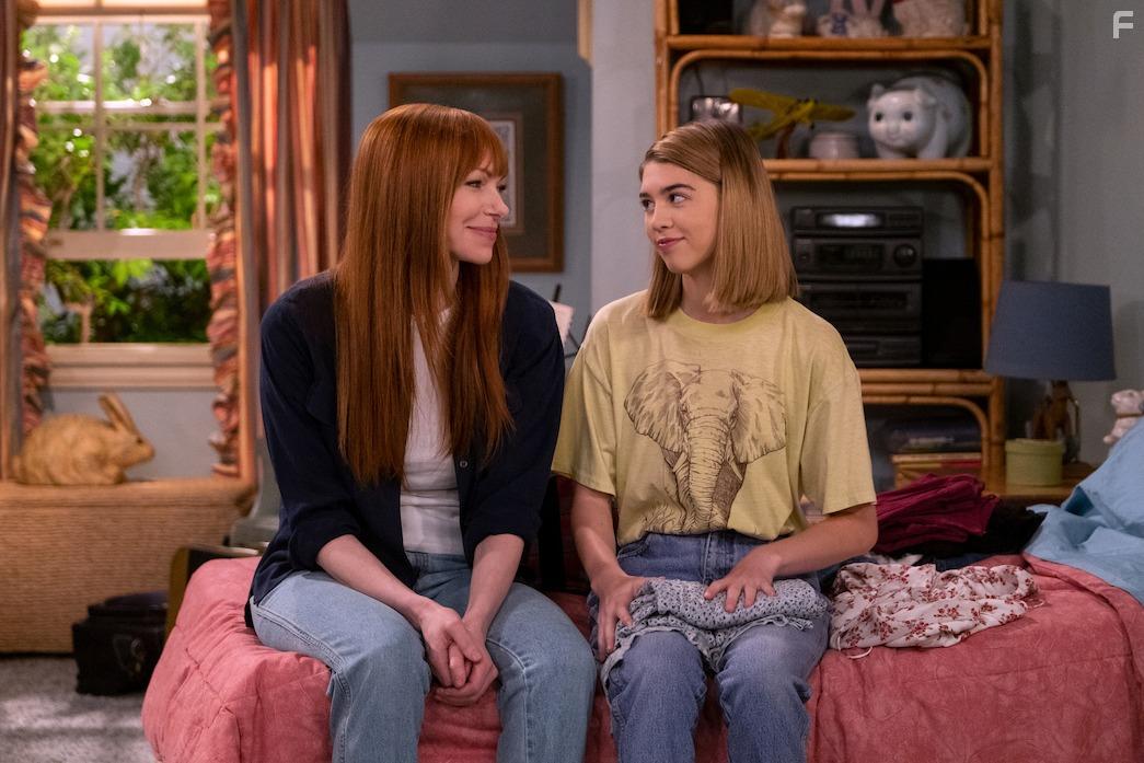 Laura Prepon and Callie Haverda in That '90s Show (2023)