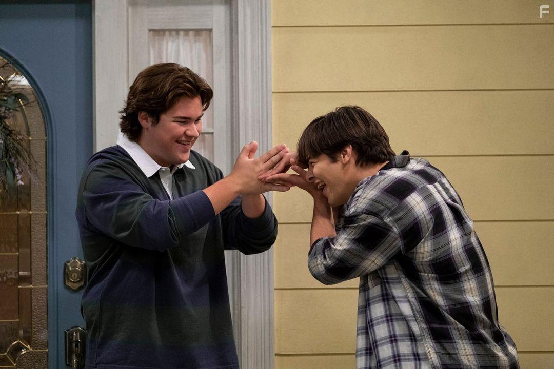 Mace Coronel and Maxwell Acee Donovan in That '90s Show (2023)