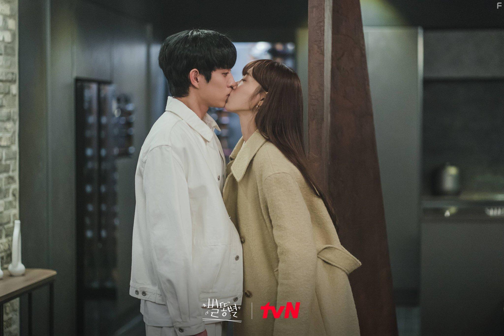 Young-Dae Kim and Lee Song-Kyoung in Byeolttongbyeol (2022)