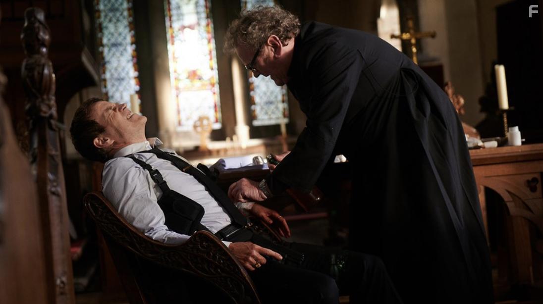 Colm Meaney and Stephen Moyer in Confession (2022)