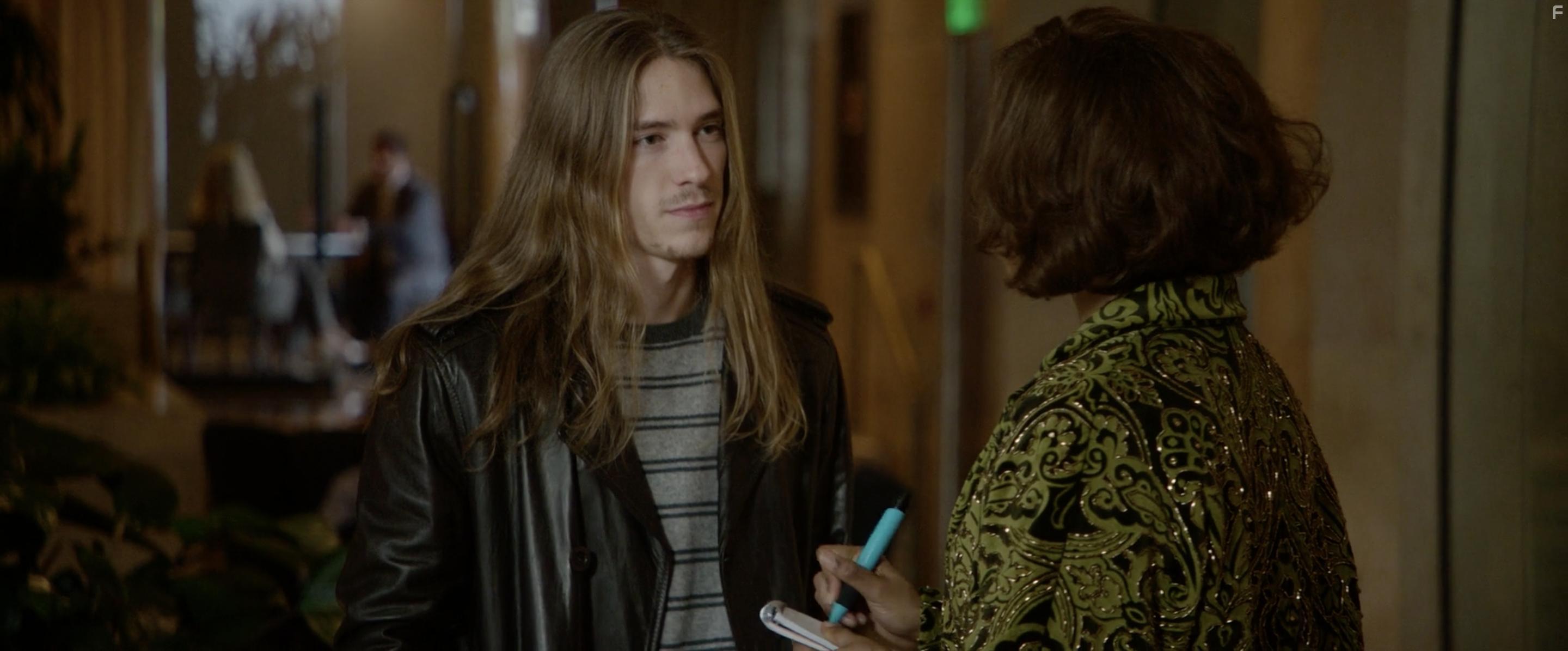 Luke Crory and Naomi Ackie in I Wanna Dance: The Whitney Houston Movie (2022)