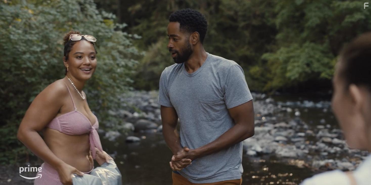 Jay Ellis and Kiersey Clemons in Somebody I Used to Know (2023)