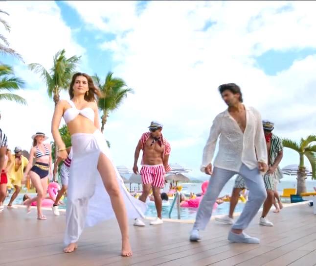 Kartik Aaryan and Kriti Sanon in Shehzada (2023)
