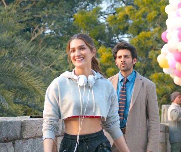 Kartik Aaryan and Kriti Sanon in Shehzada (2023)