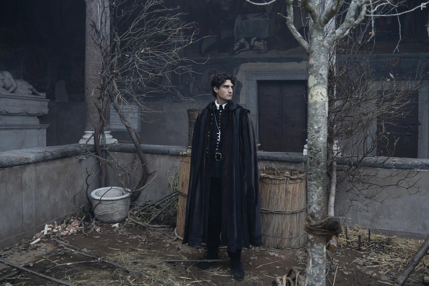 Louis Garrel in L'ombra di Caravaggio (2022)