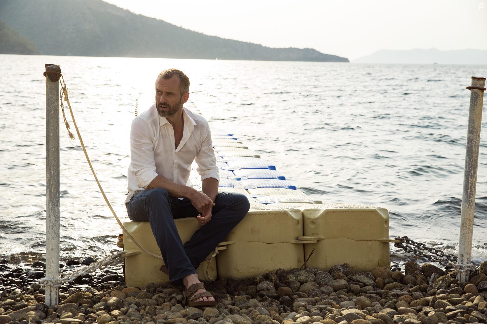 Между нами глубокое море #11