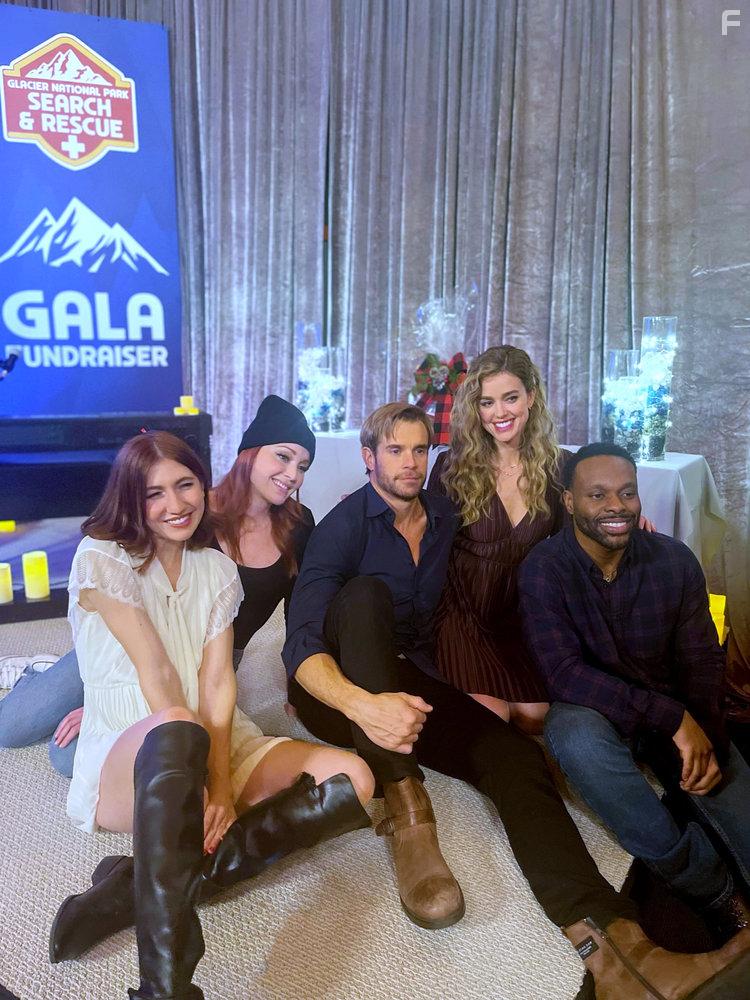 Ashley Newbrough, Stephen Huszar, Teagan Vincze, Devon Alexander, and Amlie Wolf in Glacier National Park Romance (2023)