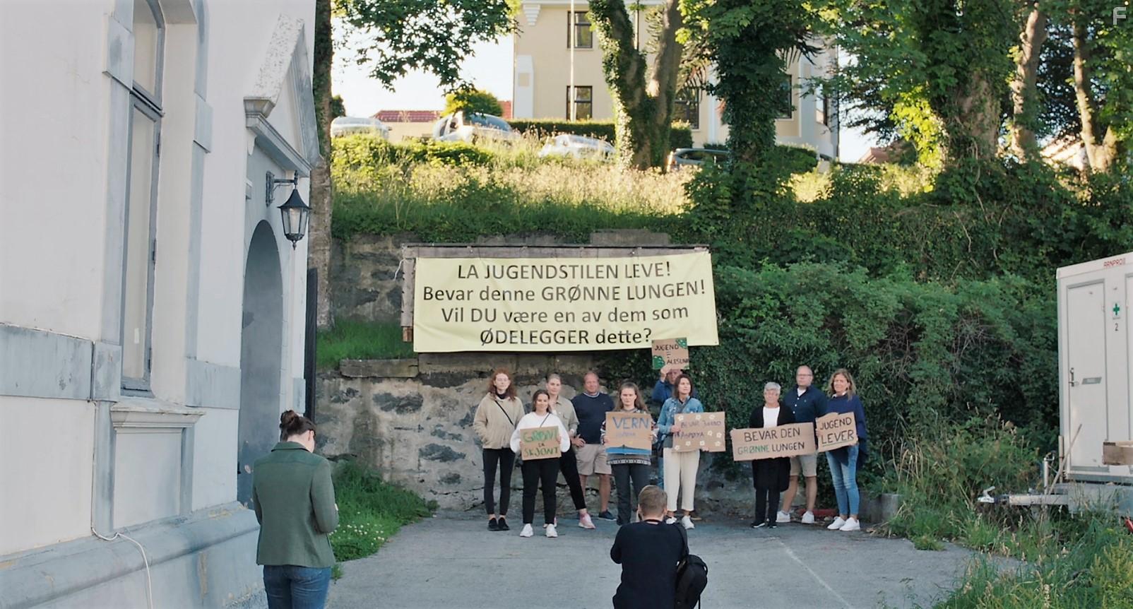 Amalie Ibsen Jensen and Lars Halvor Andreassen in A Human Position (2022)