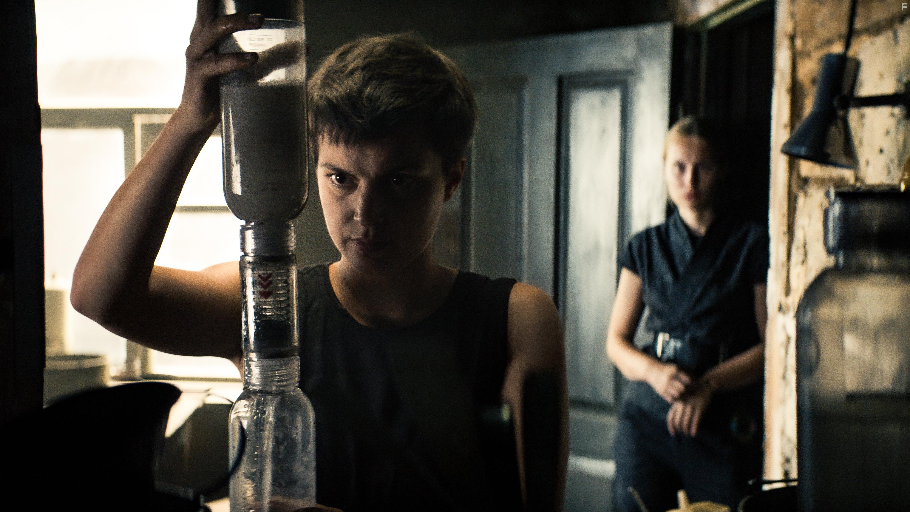 Saga Sarkola and Mimosa Willamo in Veden vartija (2022)