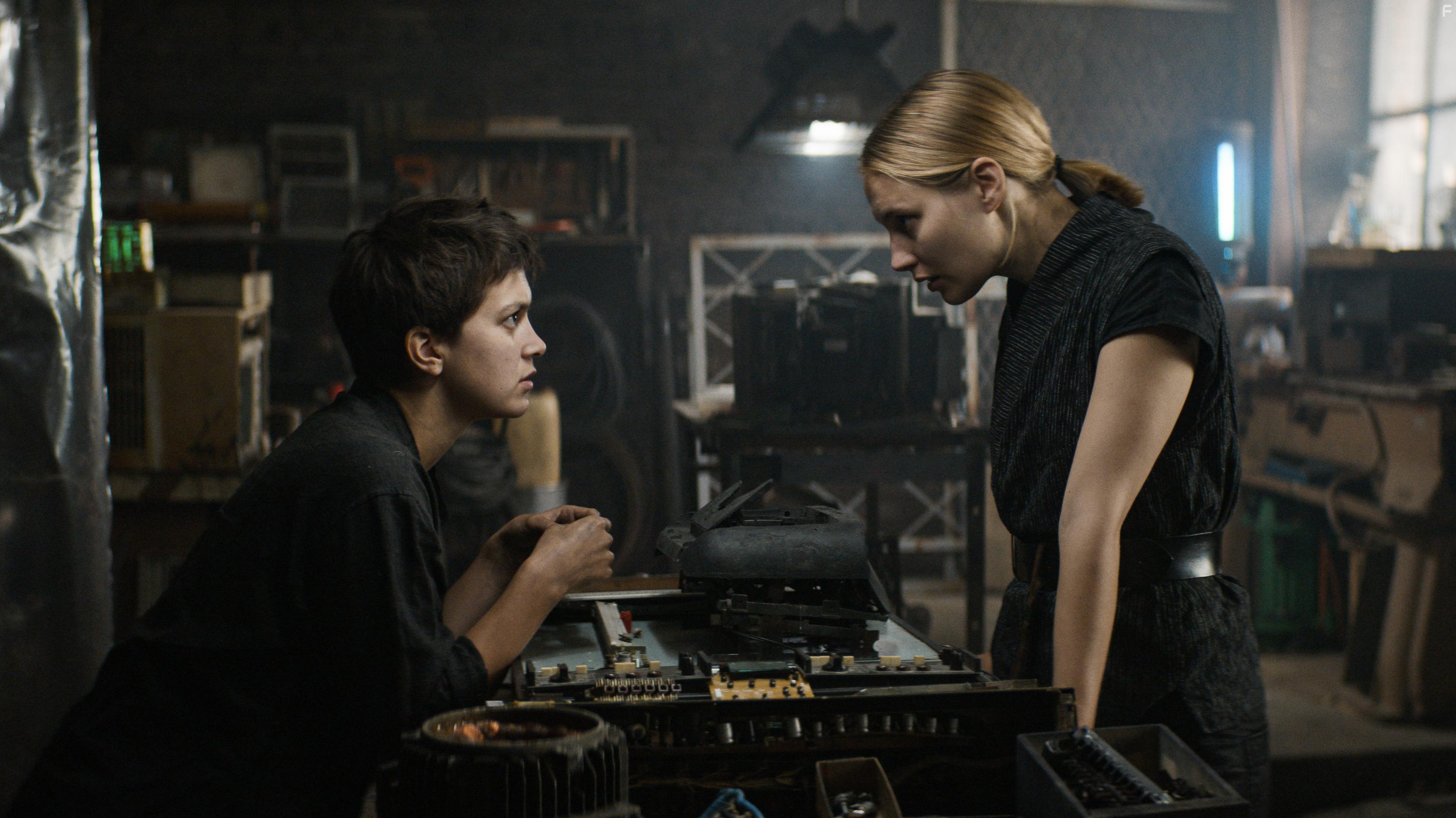 Saga Sarkola and Mimosa Willamo in Veden vartija (2022)