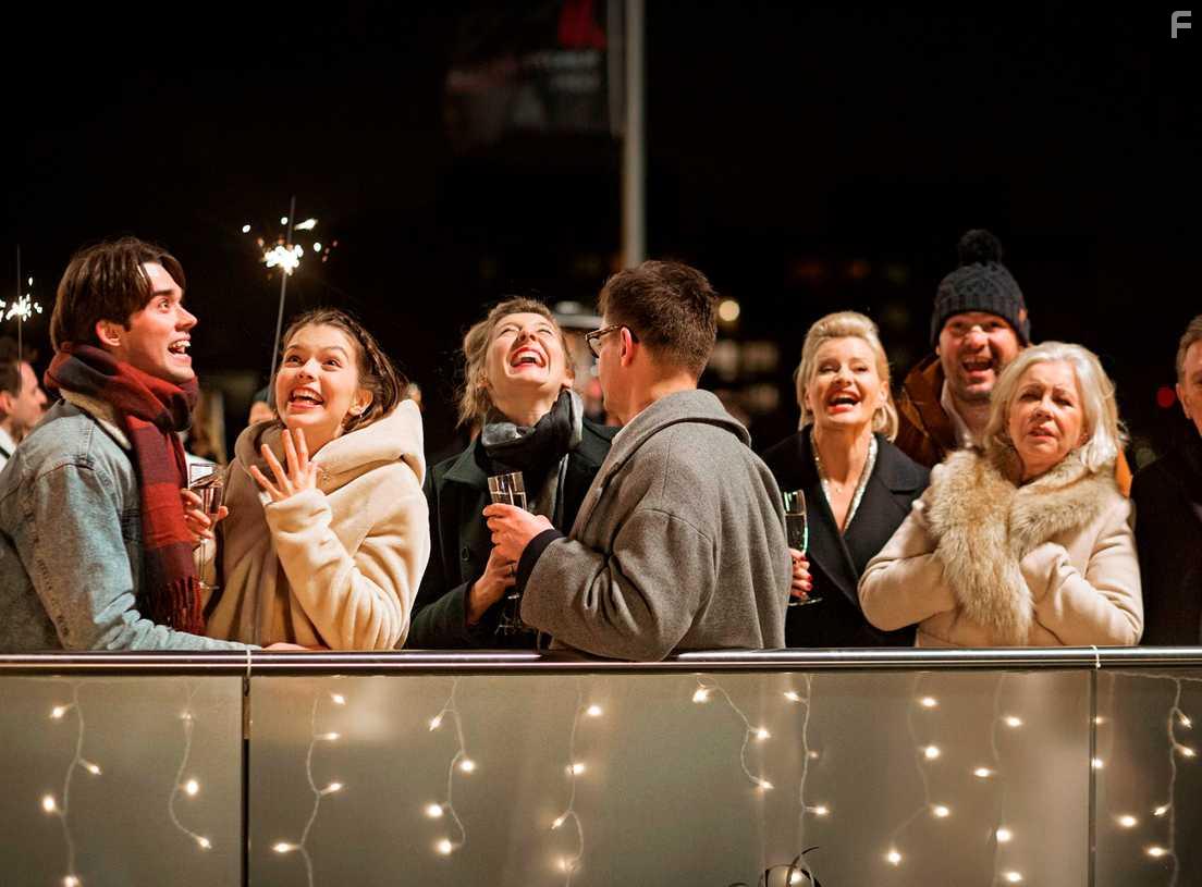 Tomasz Karolak, Malgorzata Kozuchowska, Rafal Krlikowski, Malgorzata Zajaczkowska, Anna Smolowik, and Vojtech Babista in To musi byc milosc (2021)