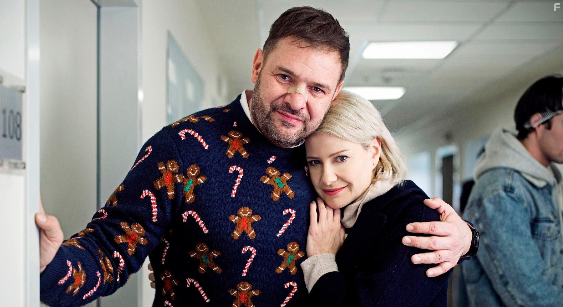 Tomasz Karolak and Malgorzata Kozuchowska in To musi byc milosc (2021)