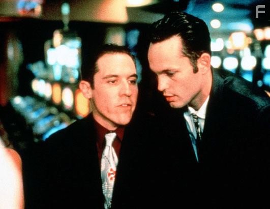Vince Vaughn and Jon Favreau in Тусовщики (1996)