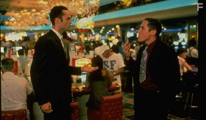 Vince Vaughn and Jon Favreau in Тусовщики (1996)
