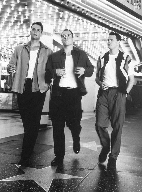 Vince Vaughn, Jon Favreau, and Patrick Van Horn in Тусовщики (1996)