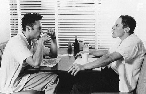 Vince Vaughn and Jon Favreau in Тусовщики (1996)
