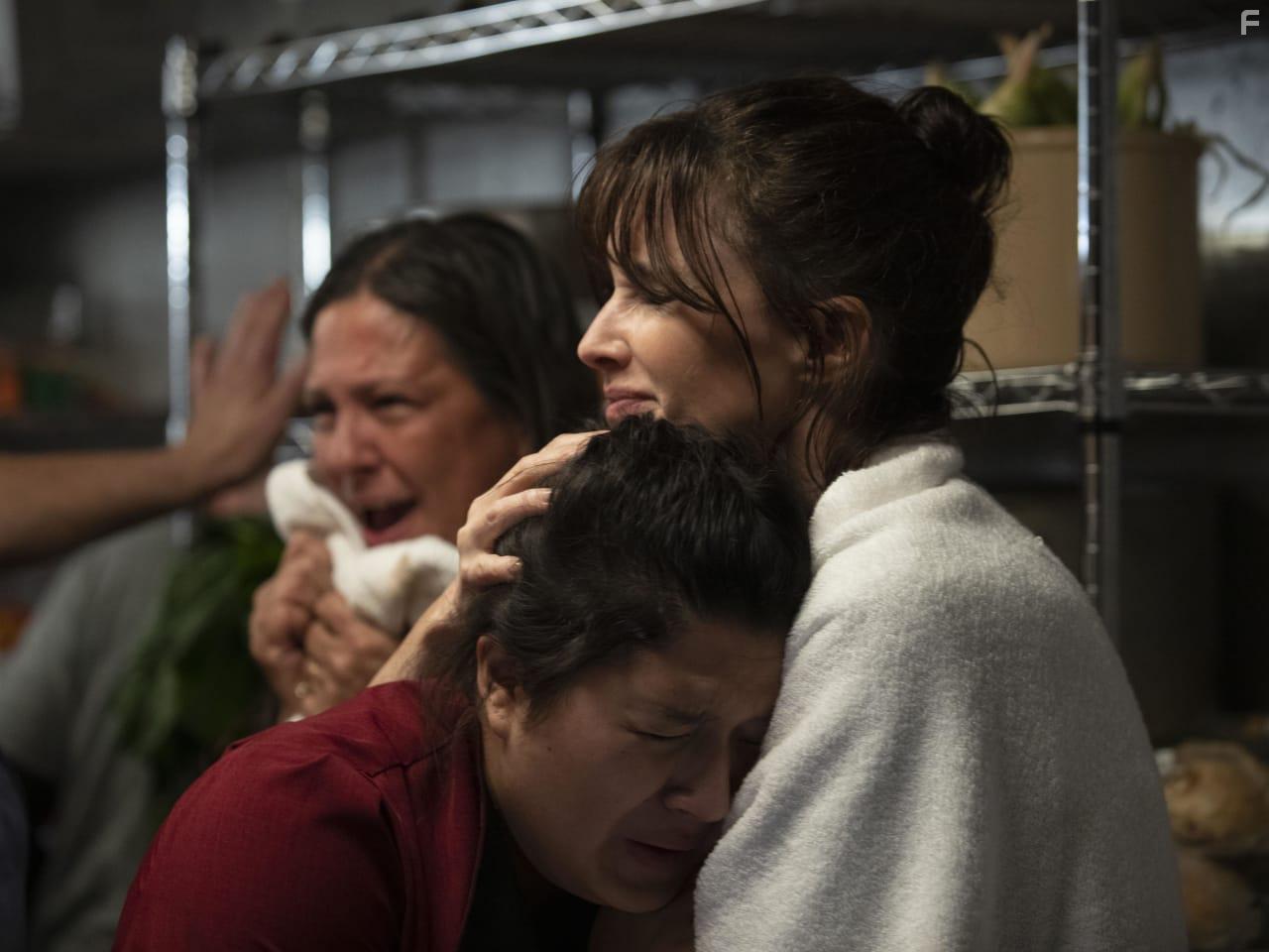 Paz Vega, Naomi Duarte, and Melissa Sellers-Durham in 13 Minutes (2021)