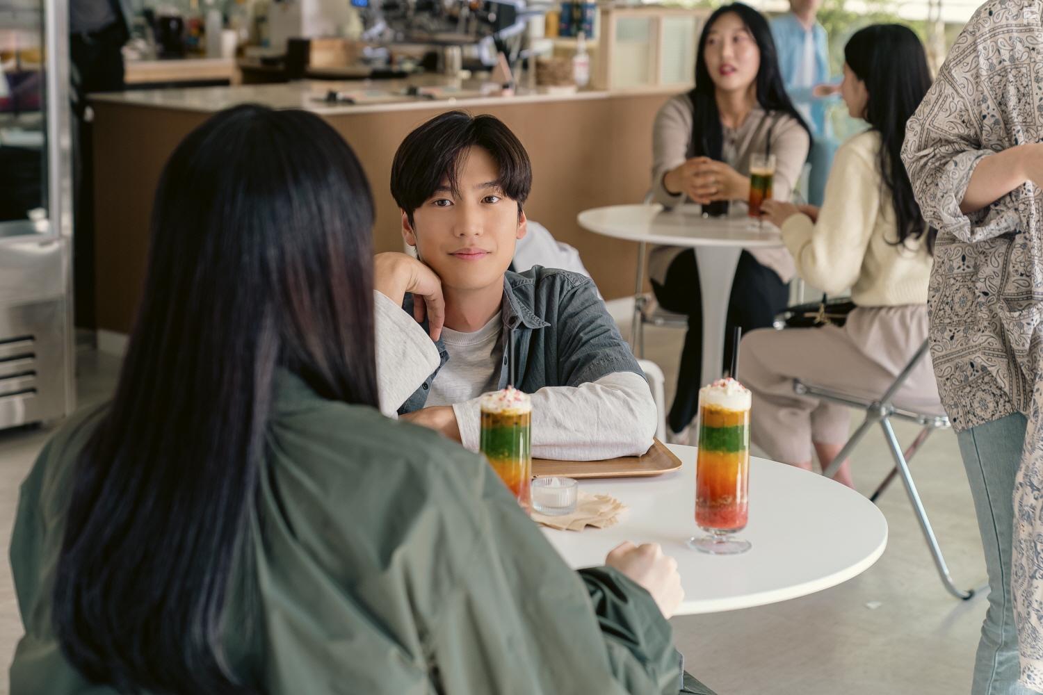 Yi-Hyun Cho and Na In-woo in The Agreement (2022)