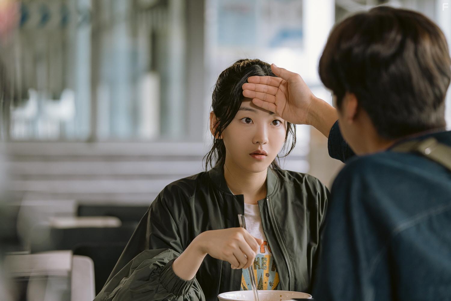 Yi-Hyun Cho and Na In-woo in The Agreement (2022)