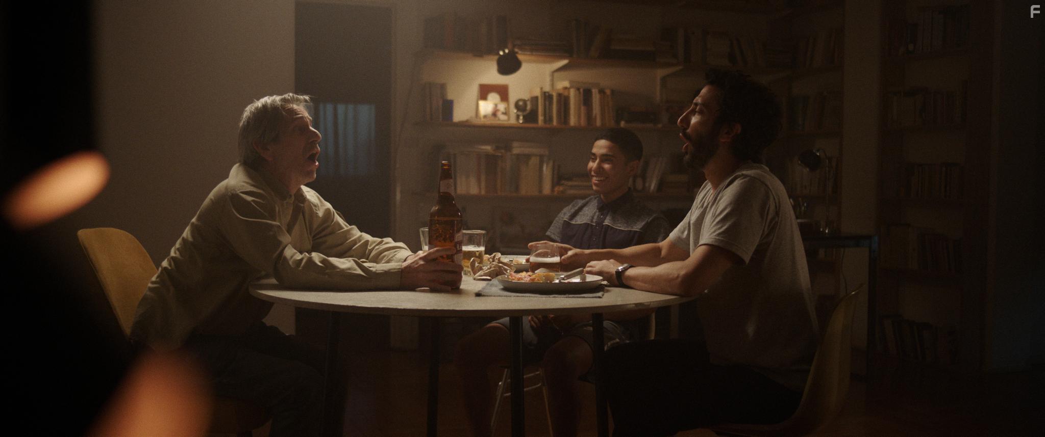 Alfredo Castro and Juan Minujn in El suplente (2022)