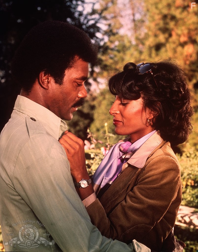 Pam Grier and Thalmus Rasulala in Friday Foster (1975)