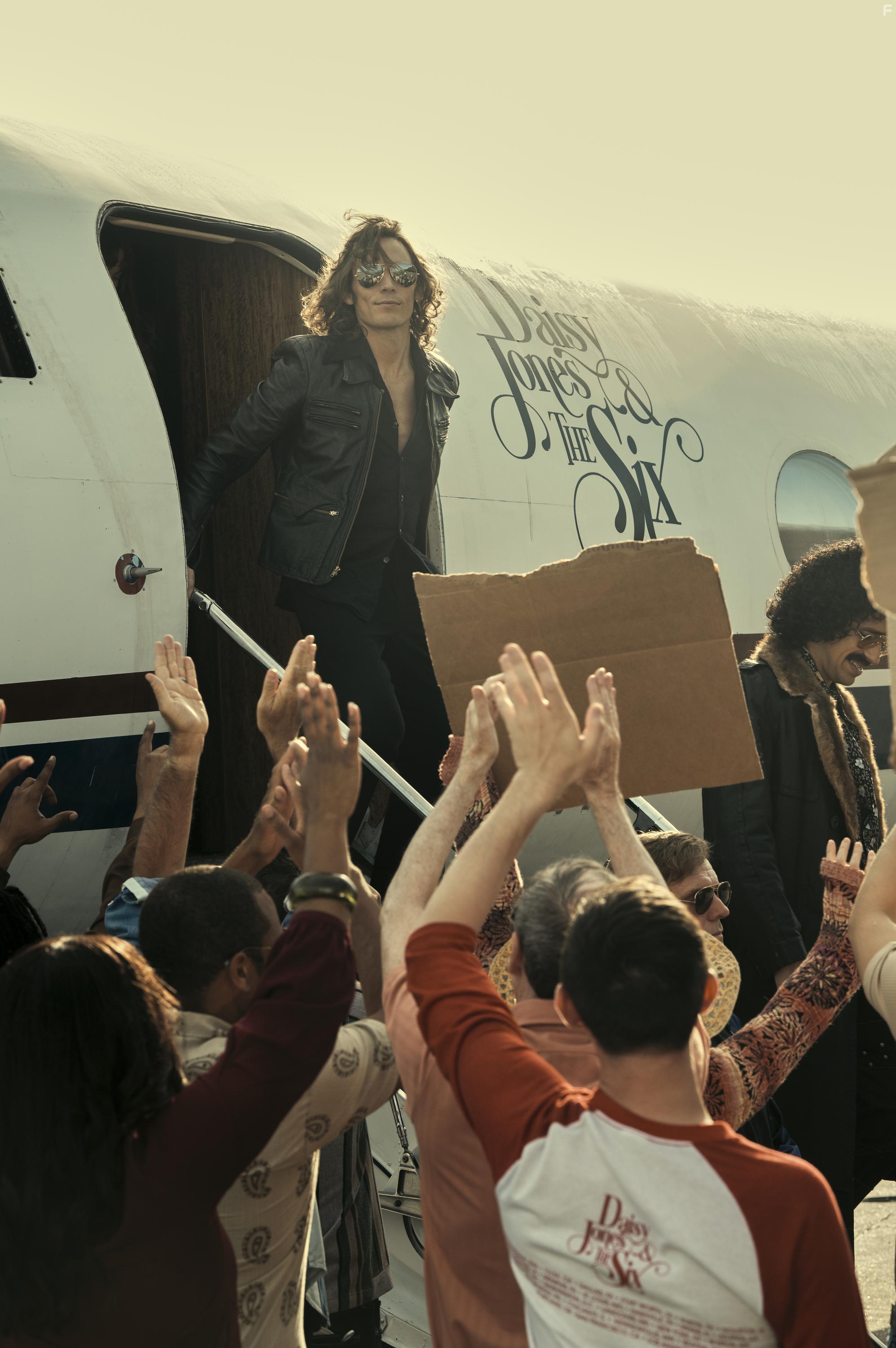 Дейзи Джонс и The Six