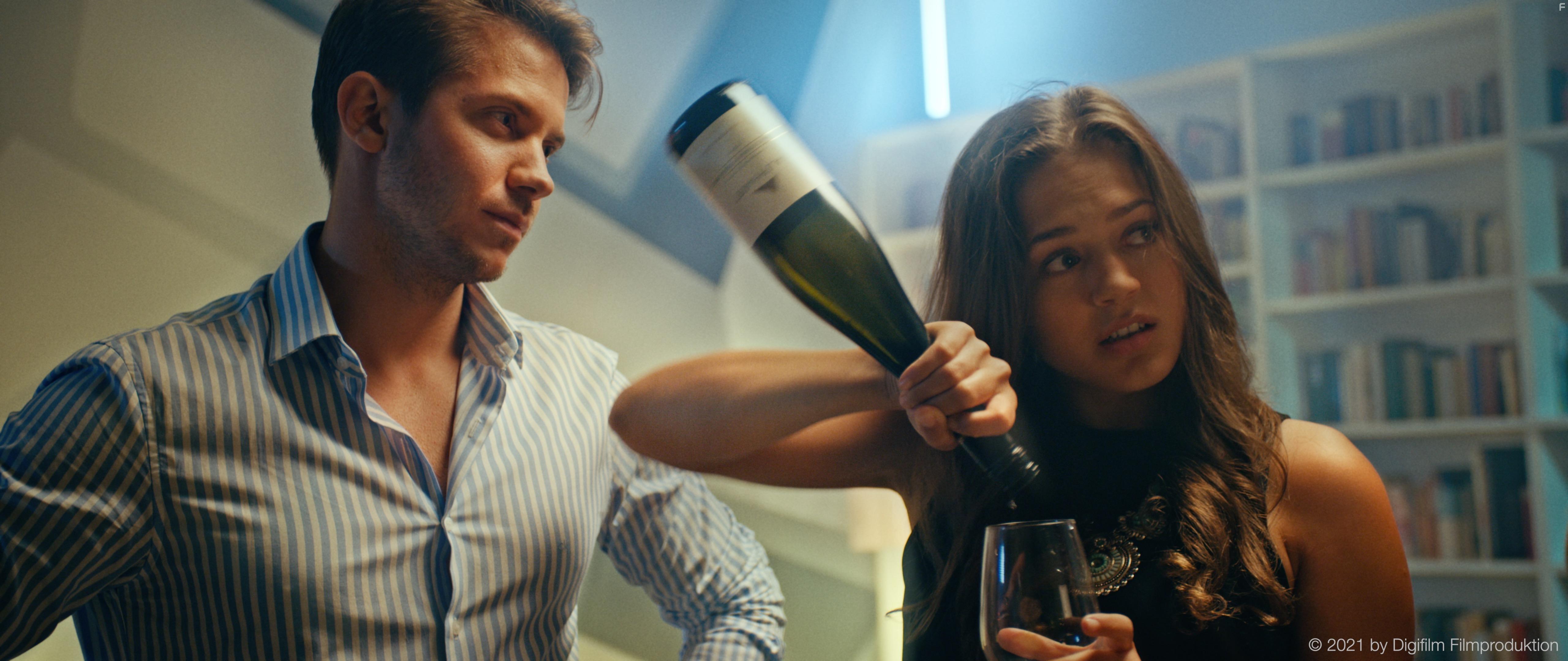 Patrick Laub and Katharina Scheuba in Dinner fr Acht (2022)