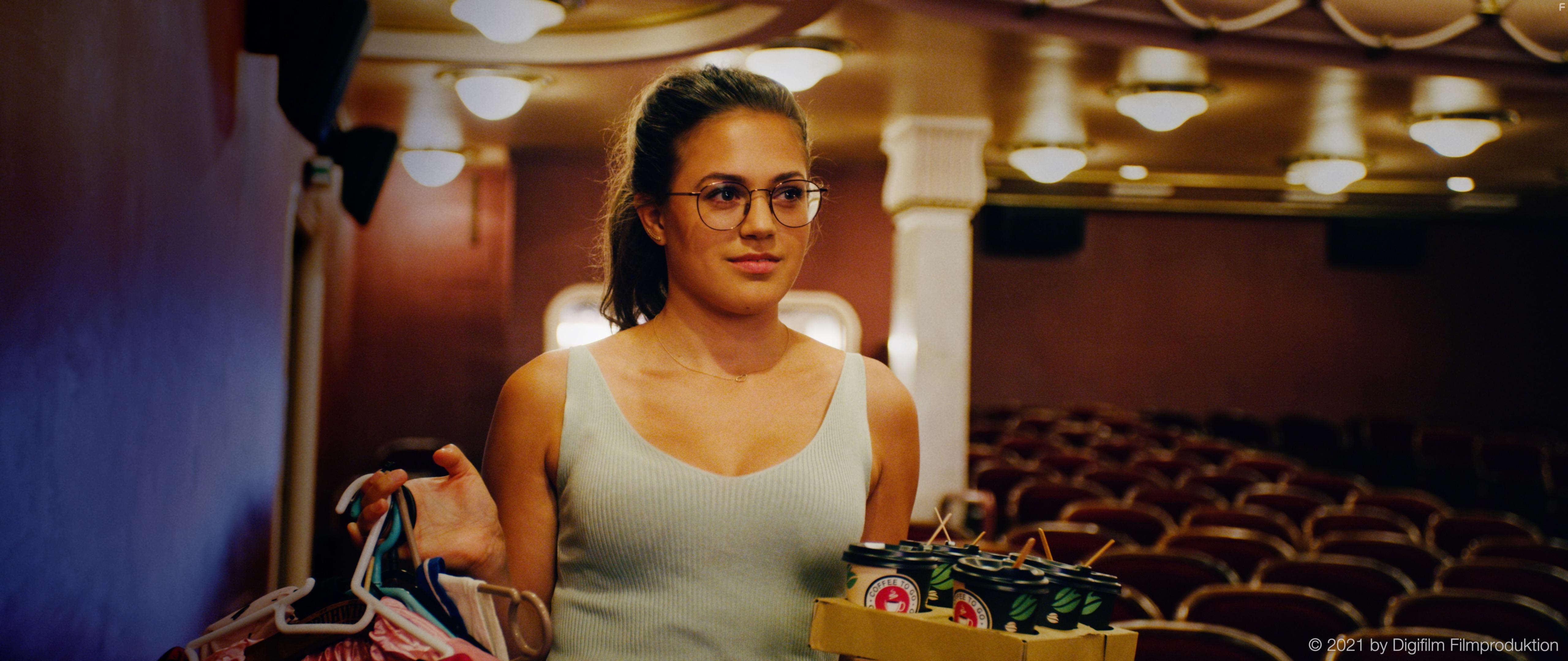 Katharina Scheuba in Dinner fr Acht (2022)