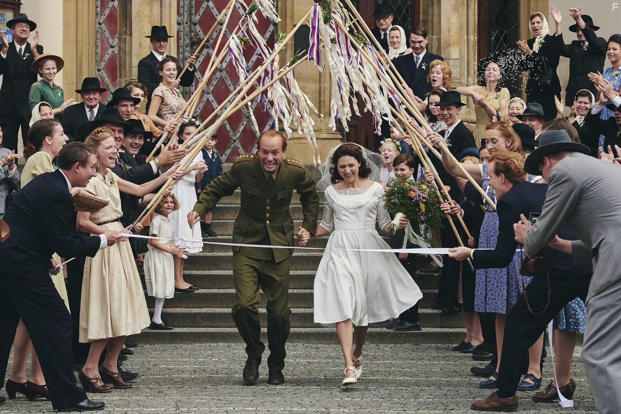 Martha Issov and Vclav Neuzil in Ztopek (2021)