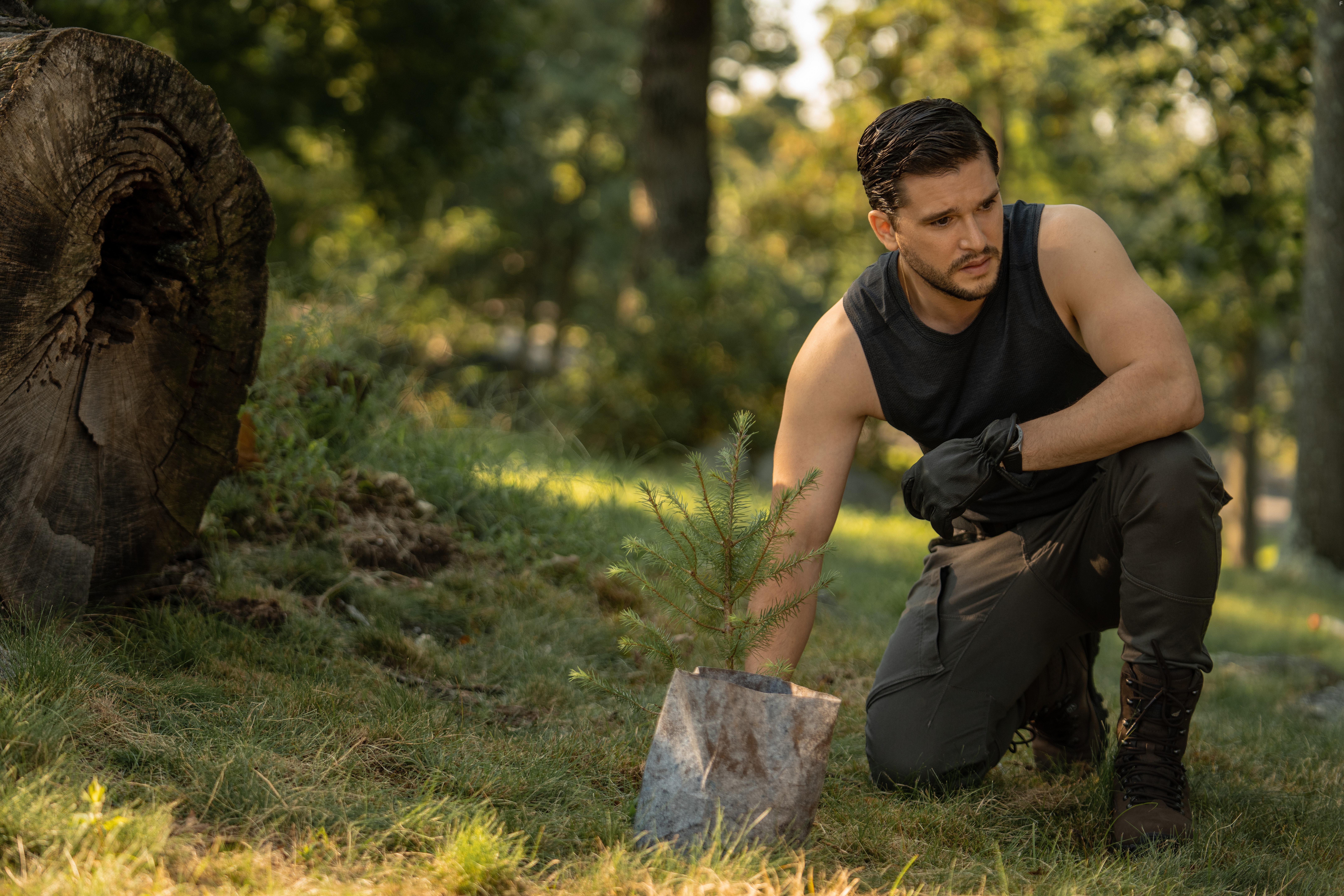 Kit Harington in Extrapolations (2023)