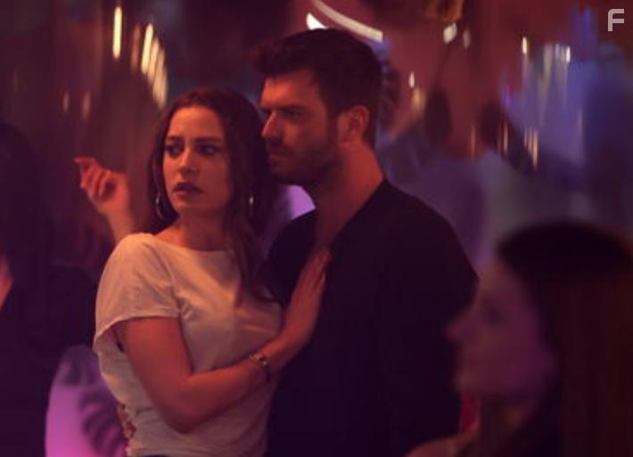 Kivan Tatlitug and Serenay Sarikaya in Aile (2023)