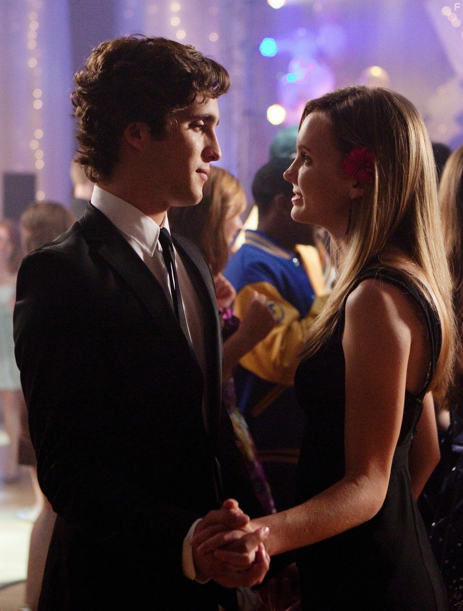 Diego Boneta and Meaghan Martin in Дрянные девчонки 2 (2011)